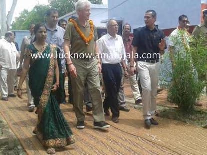 up village turns peepli live ahead of clinton visit