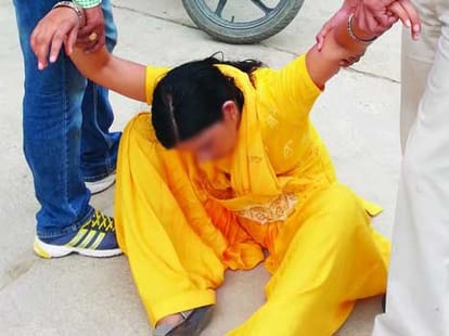 rape victim consume poison in police station