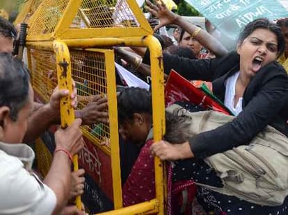 women protest in front of anexi