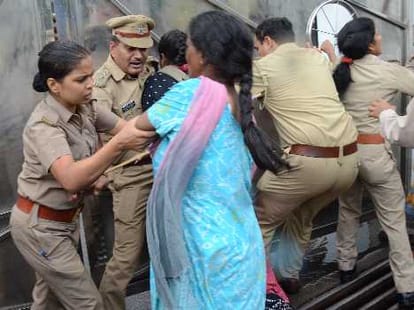 women protest in front of anexi