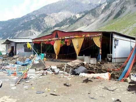 Kashmir police officer thrashed by army personnel