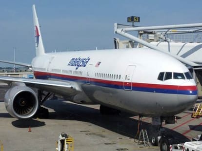 man tore clothes of fellow passengers in flight.