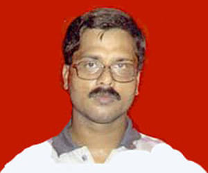 top maoist leader arrested, cm urges naxals to shed violence