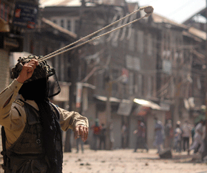 clashes between security forces and separatist in kashmir