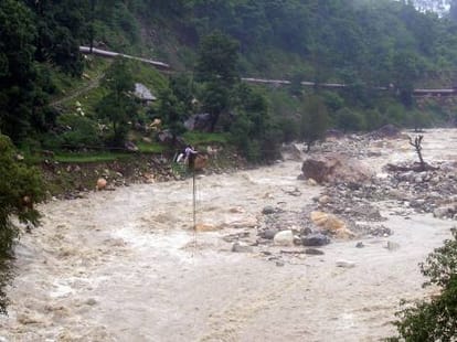 five killed in road accident in kargil