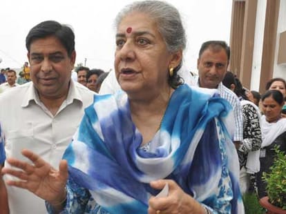 ghulam nabi and ambika faces anger of workers
