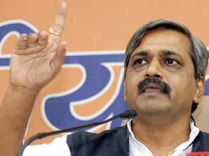 bjp and congress fails to announce new team in delhi