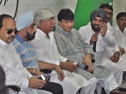 delhi congress makes a new plan to over come.