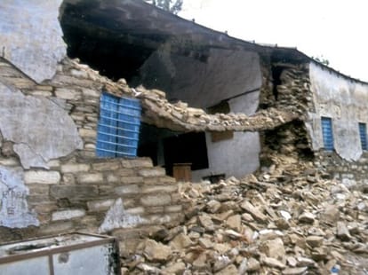 Land sliding in Morni area, 5 family survivors