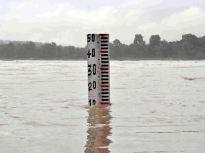 wall fell in rain