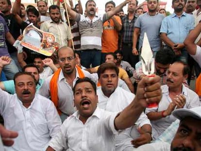 Baltal Roits: 500 Shiv Devotees Arrest in Delhi