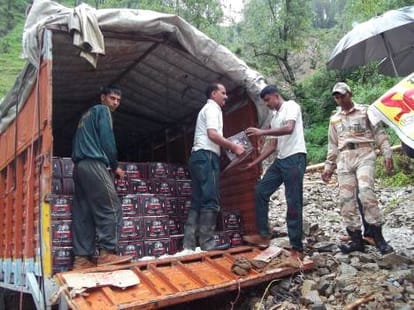 roads blocked by rain in uttarakhand