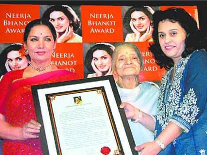 Alia Did not reach to shabana azmi show