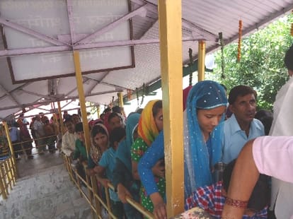 canker filled with pilgrims fell into canal, three killed
