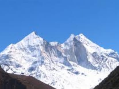 himachal aakriti reach Europe's highest peak  