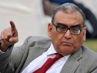 ex law minister bhardwaj accept disputed appointment