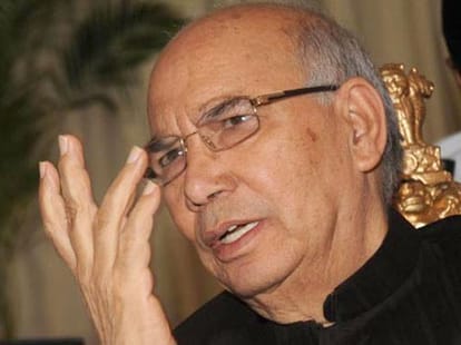 ex law minister bhardwaj accept disputed appointment