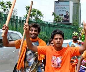 hungama on delhi meerut highway by kawadia