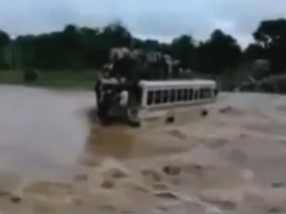 six shocking video of flood in india