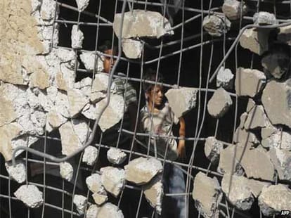 16 died by bombing on un shelter homes in gaza