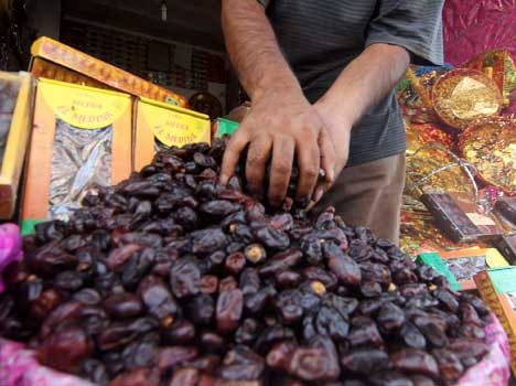 dates worth 25 crore sold in kashmir during ramadan