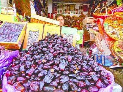 dates worth 25 crore sold in kashmir during ramadan