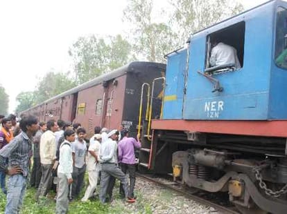 three people in rail accident.