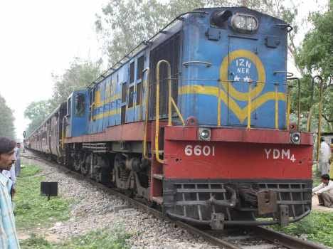 train derailment cause arrival delays