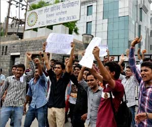 fail students protest at uptu noida campus