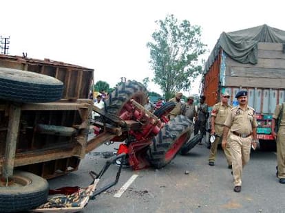 2 dead 1 injured in tractor truck clash