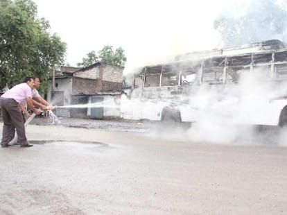 high voltege vire burns a bus, three died in auraiya