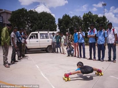 6 yr old skates under 39 cars in seconds