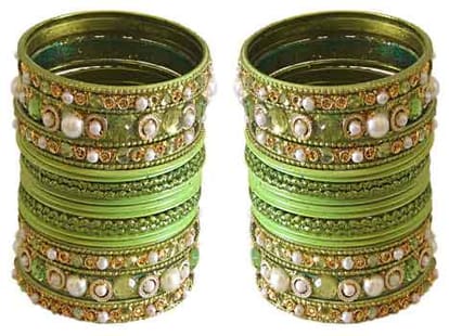 why married women wear green bangle in sawan