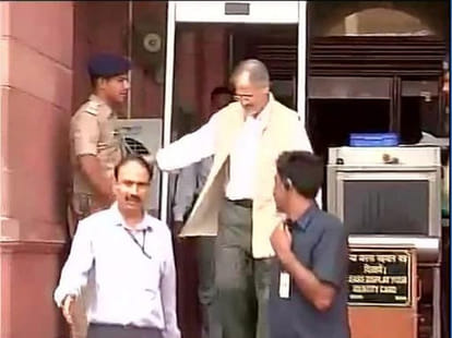 LG Najeeb Jung meets HM Rajnath Singh