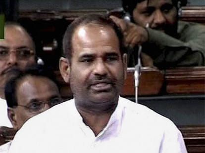 Shiv Sena mp manhandled in maharashtra sadan
