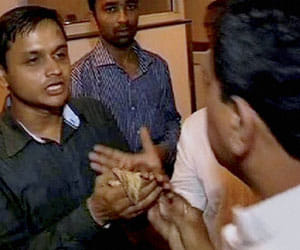 Shiv Sena mp manhandled in maharashtra sadan