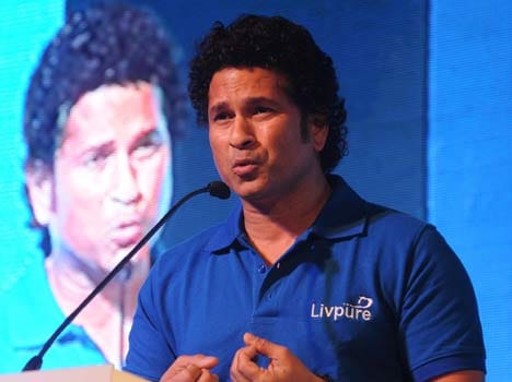 sachin tendulkar helpes flood victims