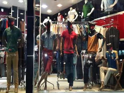 ISIS militants puts veil on mannequins