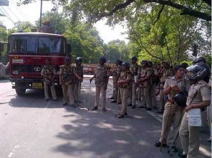 muslims protest gets violent in lucknow