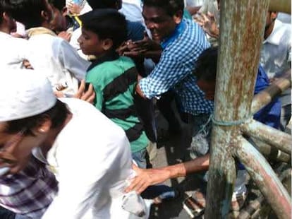 muslims protest gets violent in lucknow