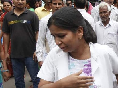 Firing in Hospital, Constable Murdered Wife