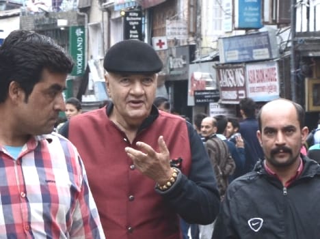 Bollywood actor Prem Chopra turns emotional after reaching SD school at shimla