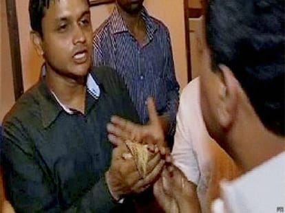 shivsena rajan vichare issue in maharashtra sadan