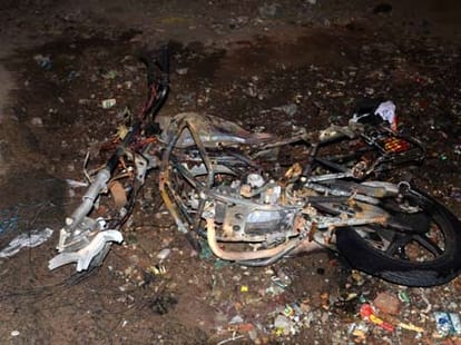 students protest against upsc, fire in bus and gypsy