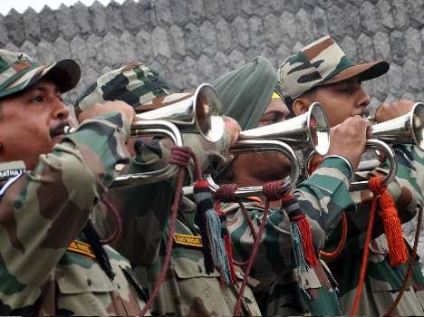 bsf pays homage to jawan who died in terrorist attack