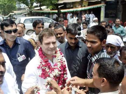 Rahul Gandhi meets meerut victim