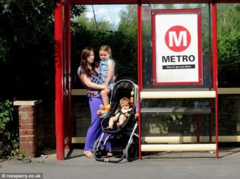 mother who changes 12 buses to make her child reach school jp