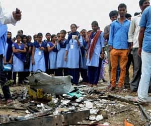 Modinagar: slip two friends killed by train