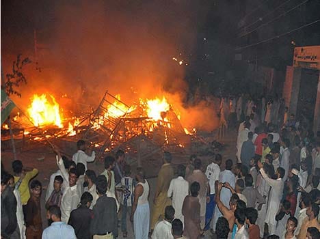 riots in pakistan 