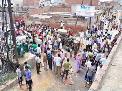accident in greater noida, bawal and hungama